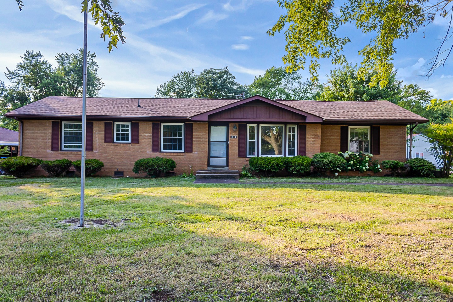 217 Yorktown Road Clarksville, TN 37042 - Photo 1 of 37 Gallery Image 1