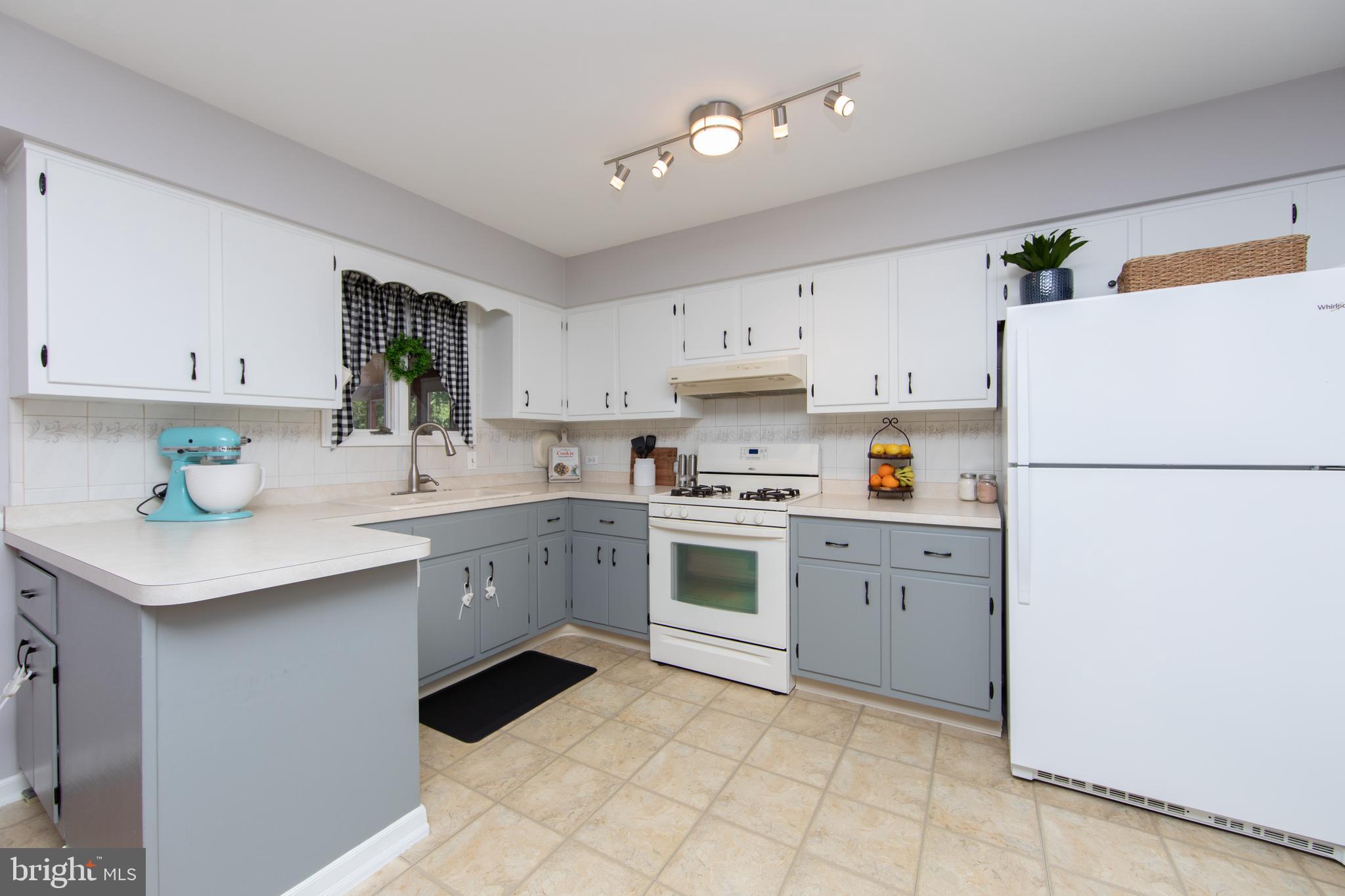 333 Ridge Avenue Glendora, NJ 08029 - Photo 10 of 47 Kitchen with Gas Stove