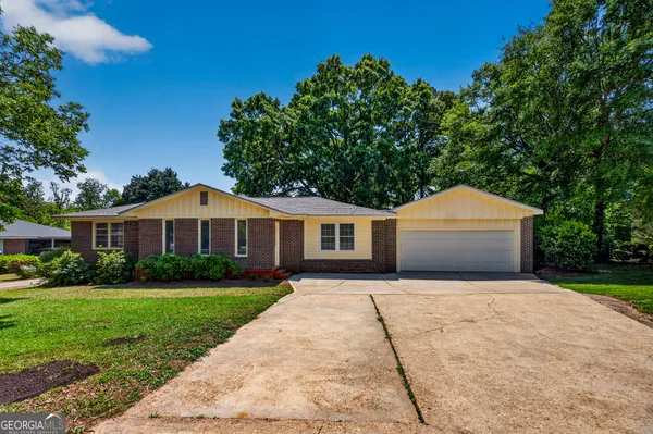 $279,900 | 121 North Chilton Crescent, LaGrange, GA 30240