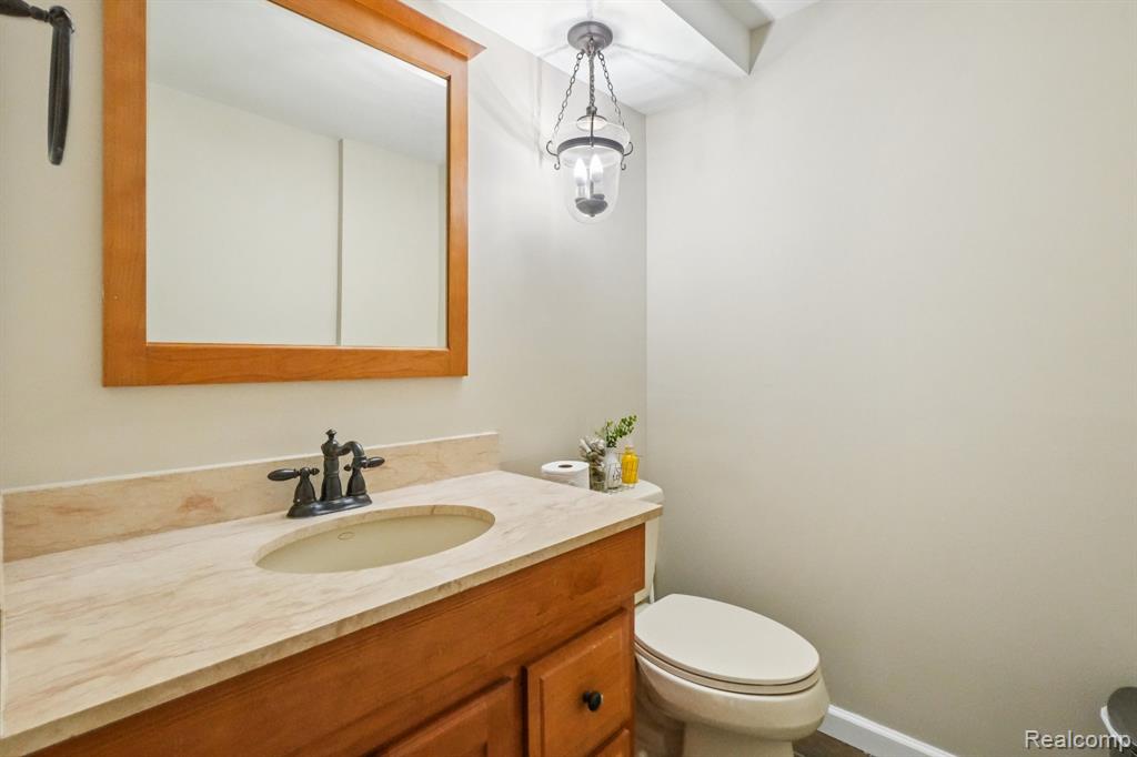 585 Timberline Drive Rochester Hills, MI 48309 - Photo 13 of 38