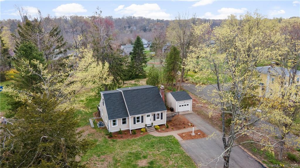 Welcome to 109 Damascus Rd, Branford CT !