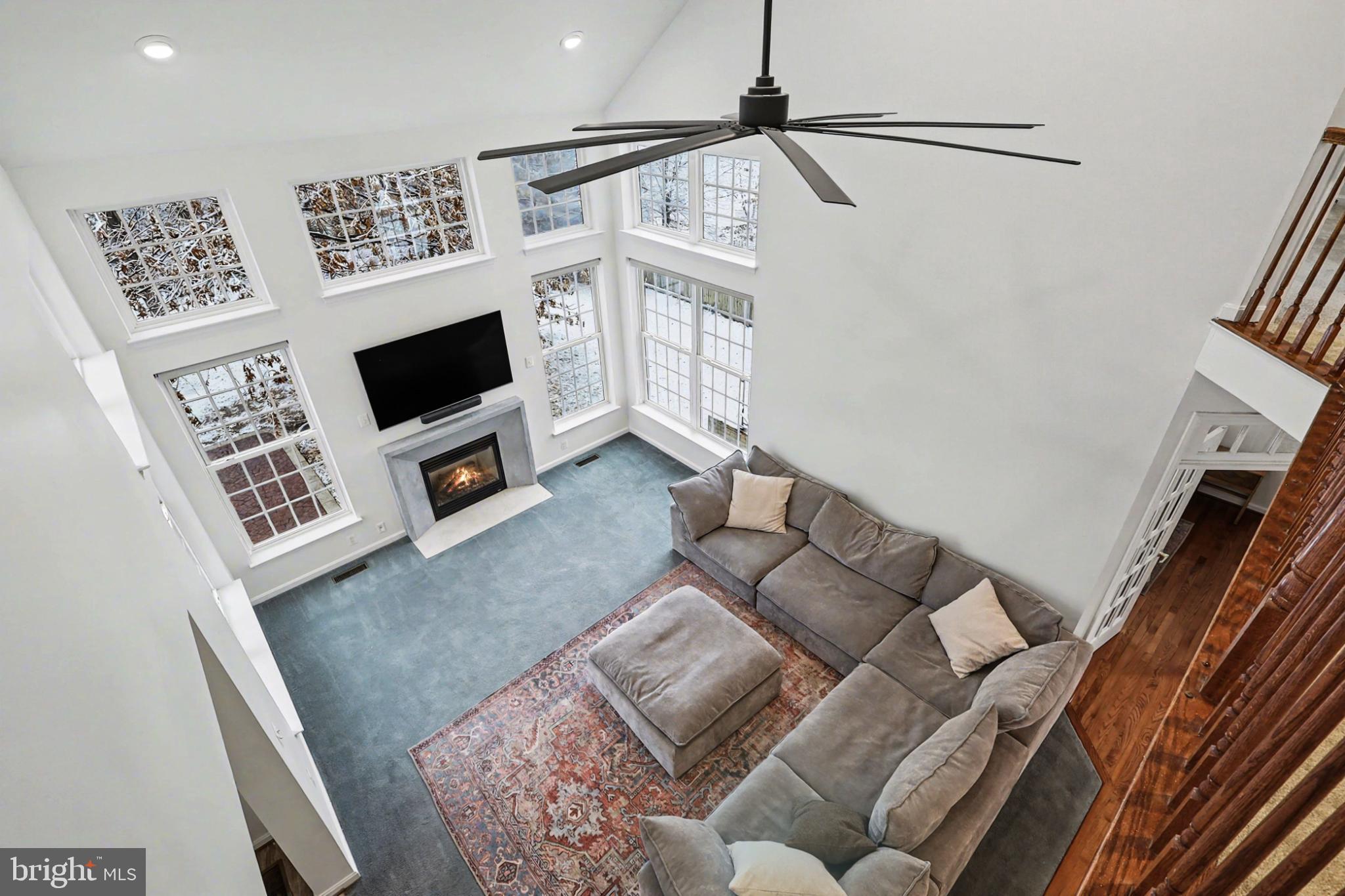 19201 Buna Street Triangle, VA 22172 - Photo 13 of 69 Spacious living area with abundant light.