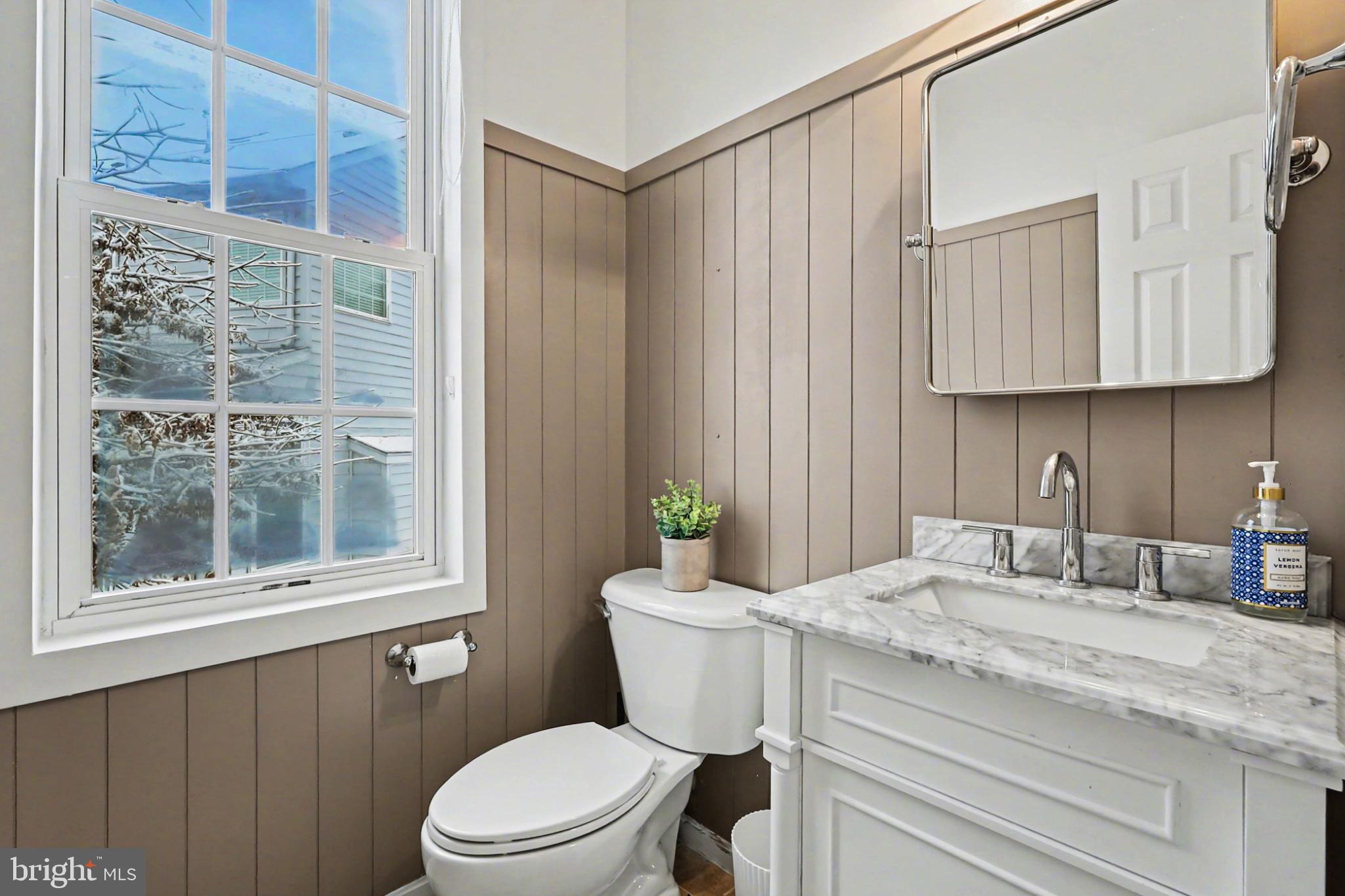 19201 Buna Street Triangle, VA 22172 - Photo 28 of 69 Charming bathroom with natural light.