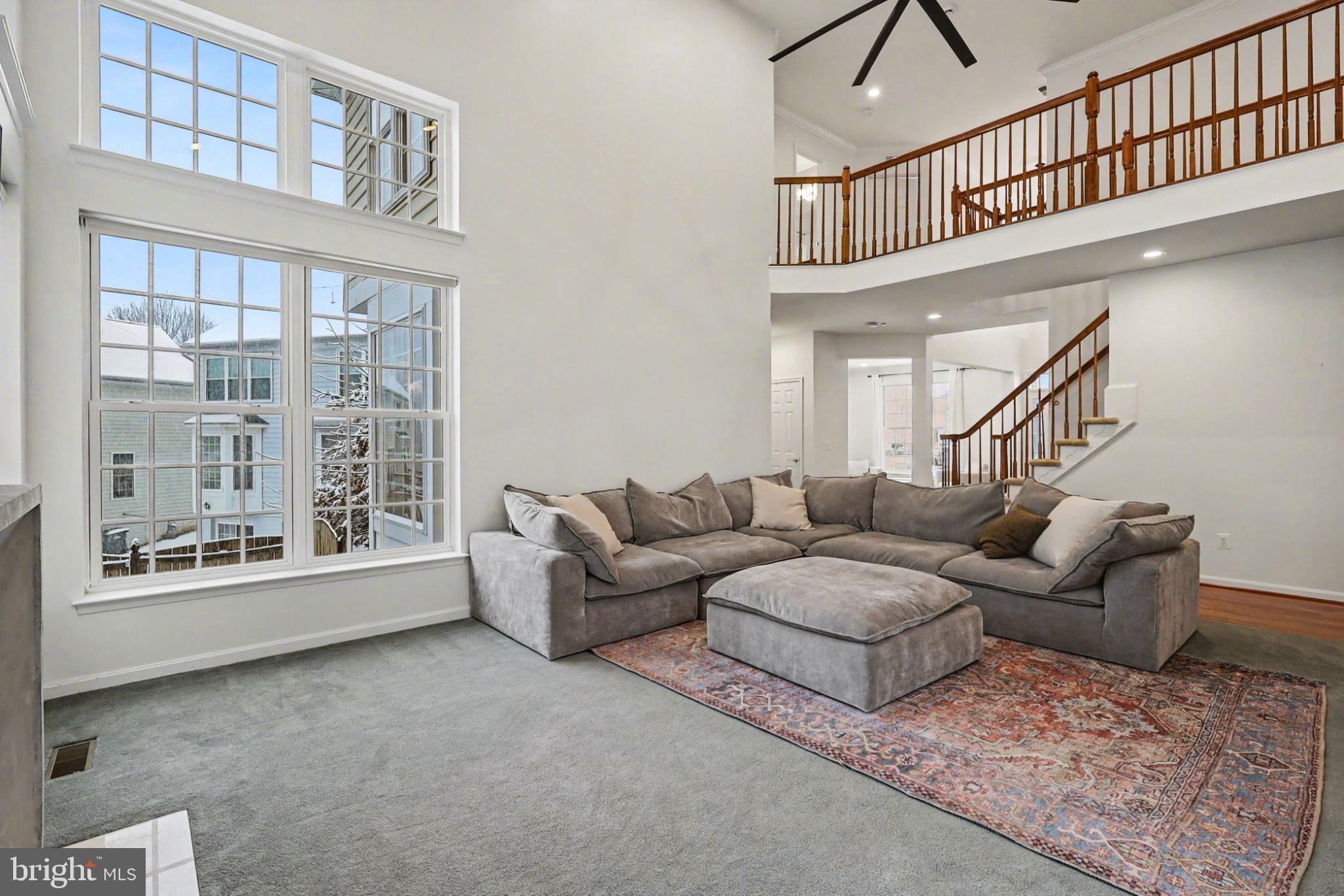 19201 Buna Street Triangle, VA 22172 - Photo 3 of 69 Spacious living area with natural light.