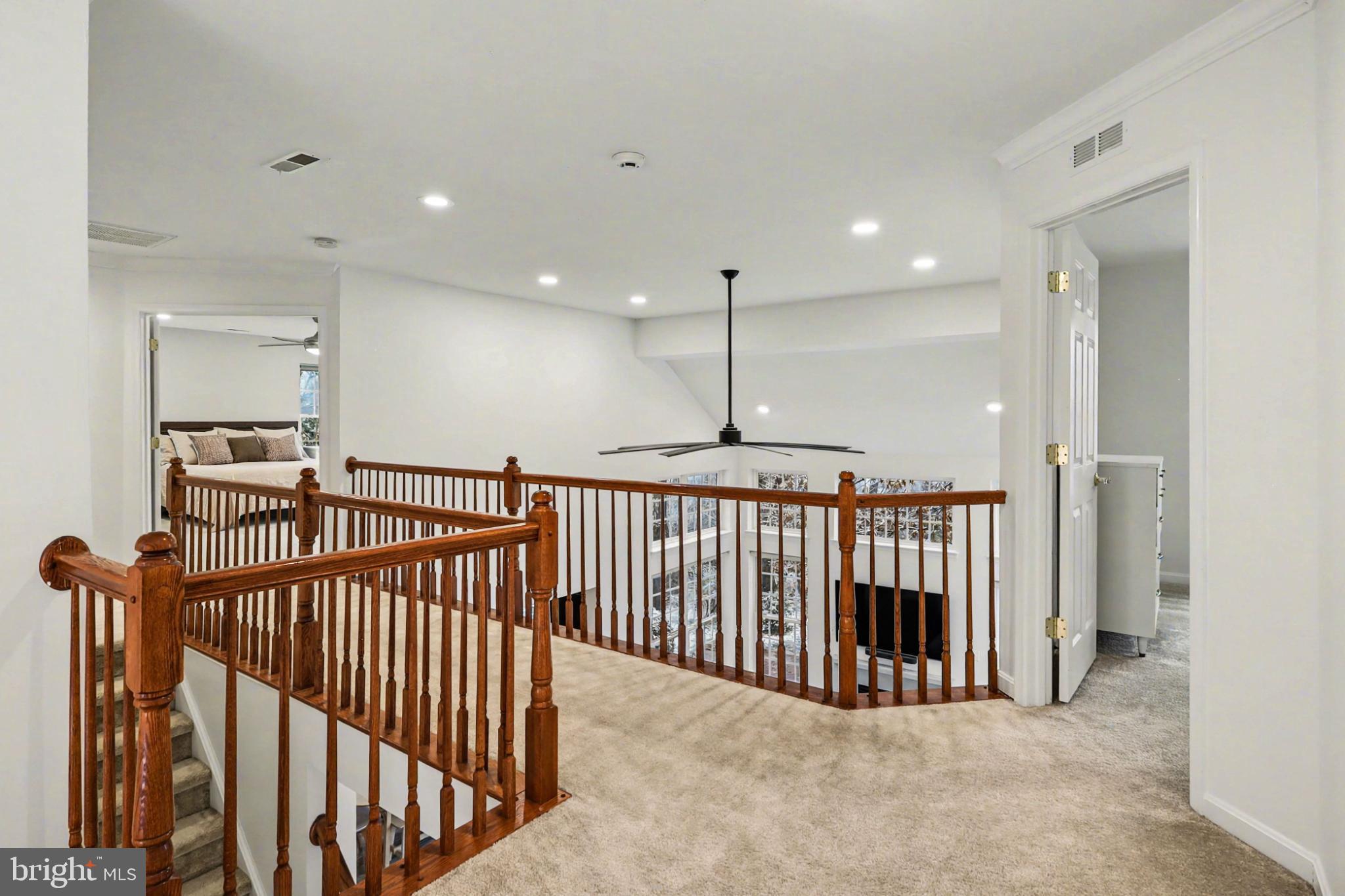 19201 Buna Street Triangle, VA 22172 - Photo 32 of 69 Spacious upper landing with elegant railings.