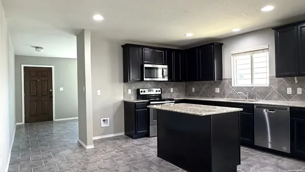 $1,800 | 11845 Silver Chase, San Antonio, TX 78254