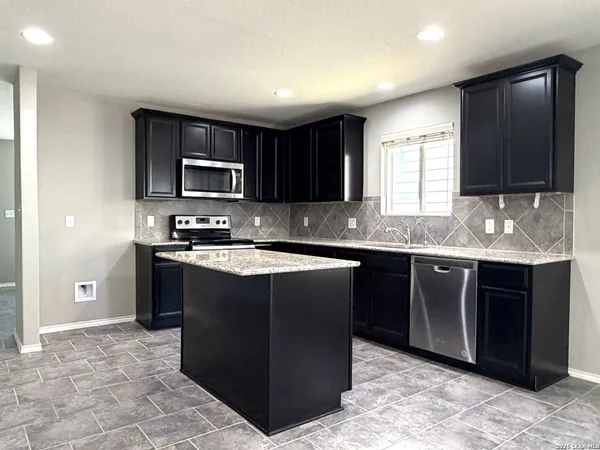 $1,800 | 11845 Silver Chase, San Antonio, TX 78254