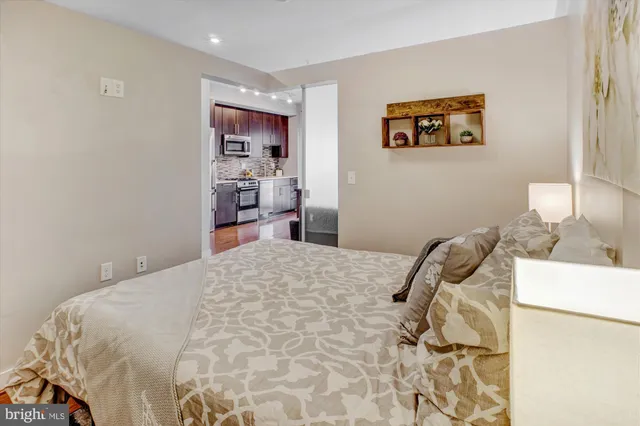 $275,000 | 1320 Fenwick Lane, Unit 711, Silver Spring, MD 20910