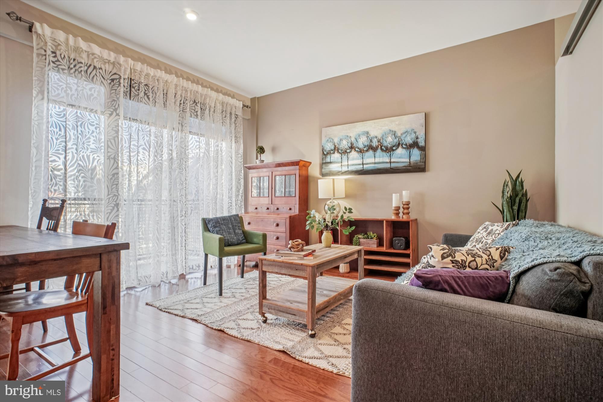 1320 Fenwick Lane, Unit 711 Silver Spring, MD 20910 - Photo 5 of 54 Living Area