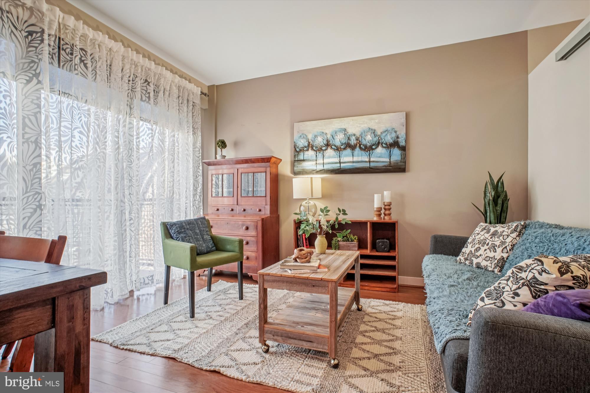 1320 Fenwick Lane, Unit 711 Silver Spring, MD 20910 - Photo 6 of 54 Living Area