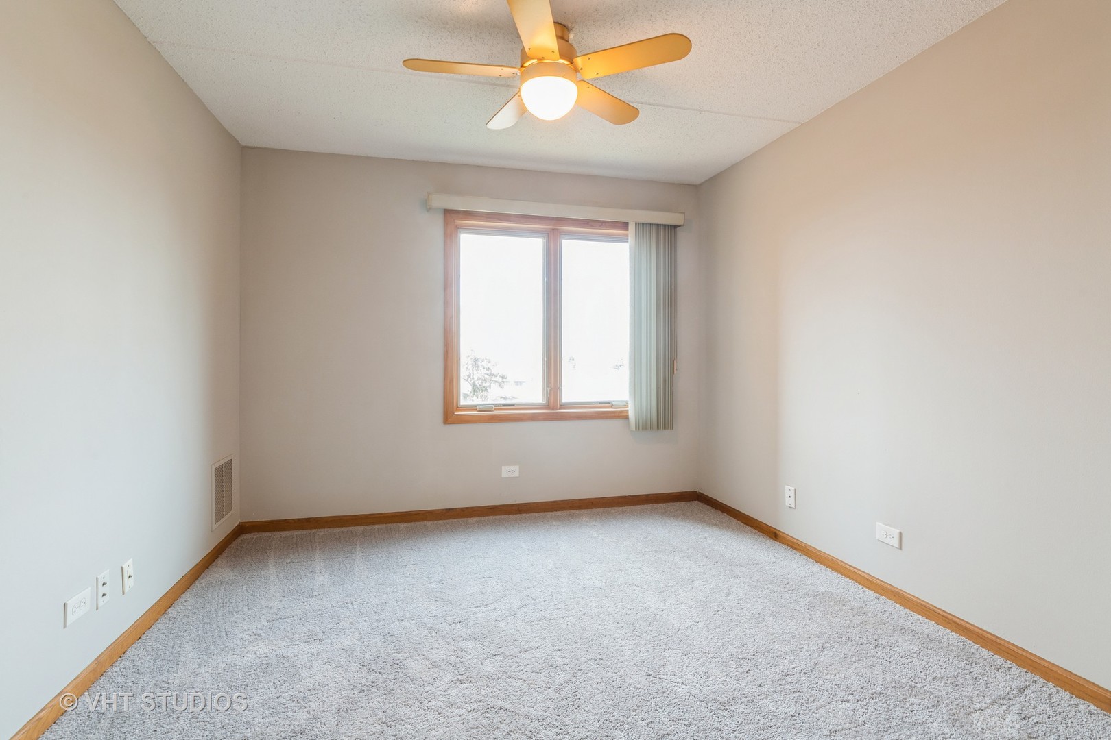 7450 North Waukegan Road, Unit 405 Niles, IL 60714 - Photo 10 of 15 an empty room with a window