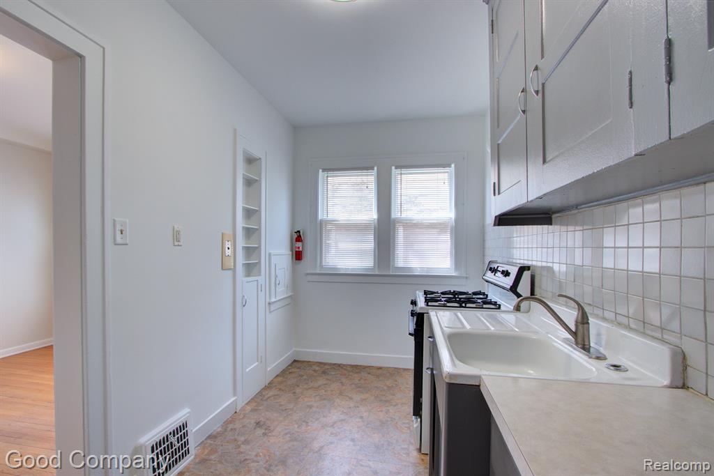 492 Withington Street, Unit 1 Ferndale, MI 48220 - Photo 13 of 34