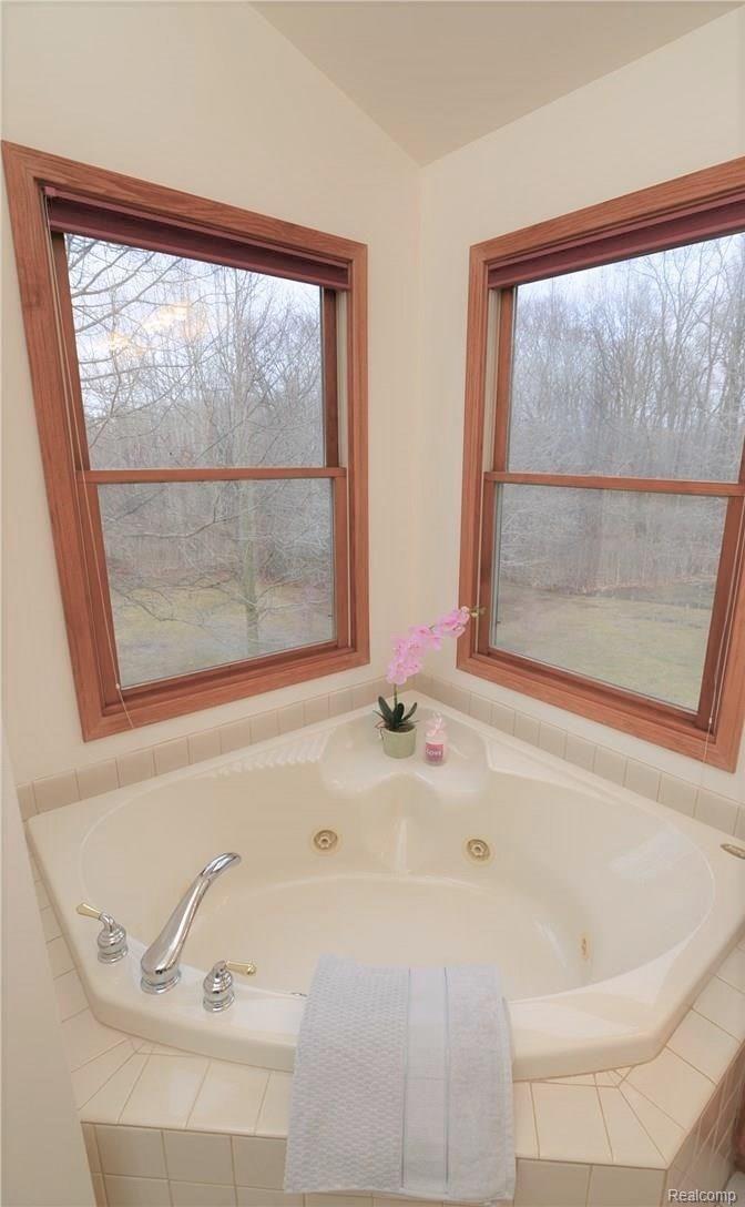 2312 Musson Road Howell, MI 48855 - Photo 17 of 29 AWESOME VIEW-JETTED MASTER LUXURY BATH