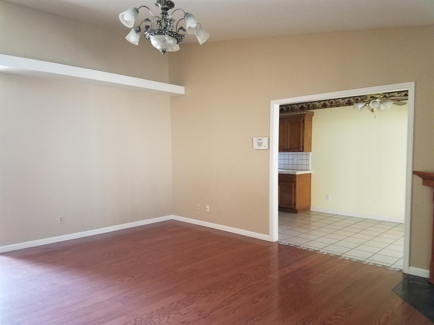 1523 Orchard Lane Reedley, CA 93654 - Photo 6 of 31 Gallery Image 6