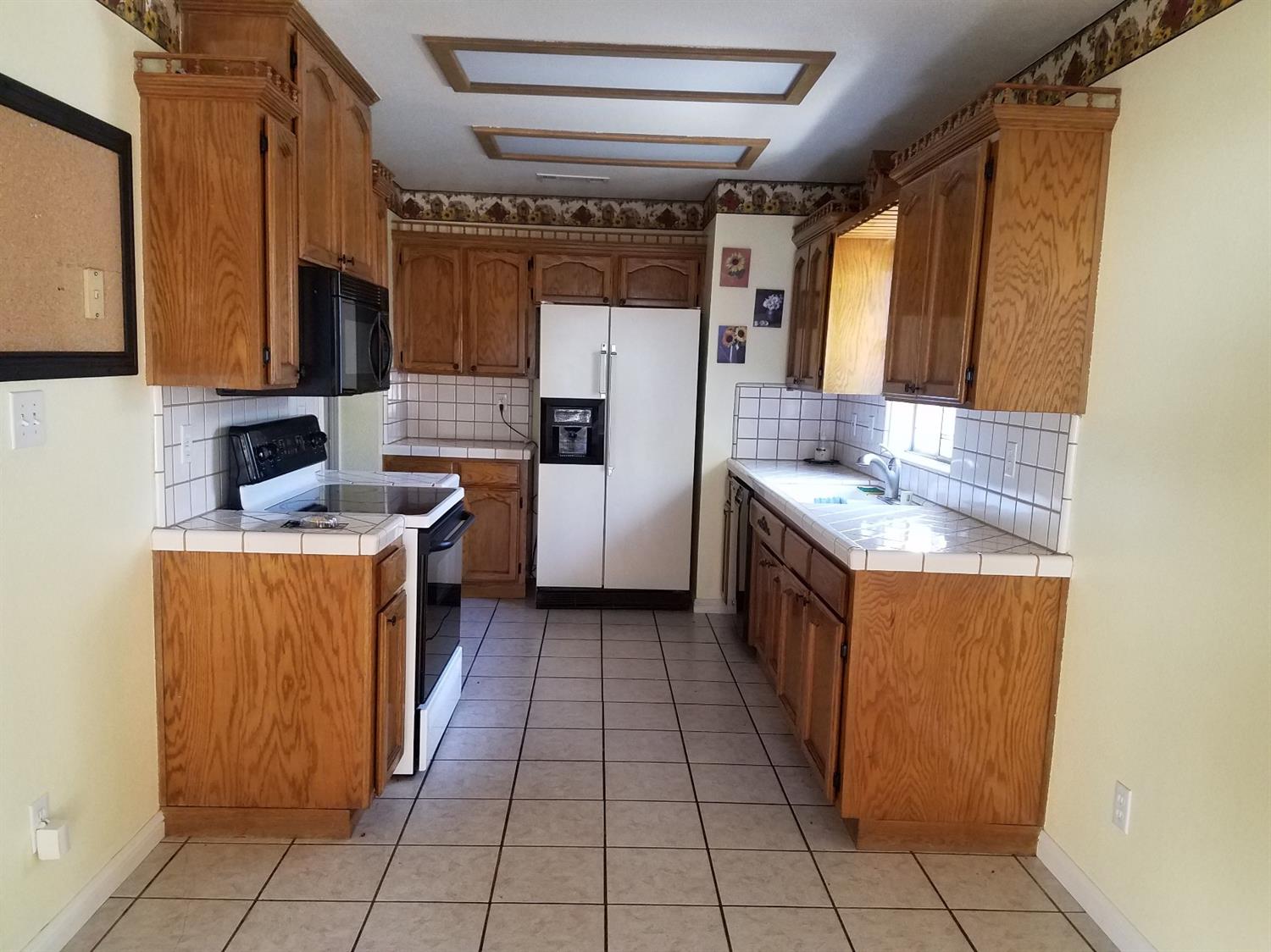 1523 Orchard Lane Reedley, CA 93654 - Photo 7 of 31 Gallery Image 7