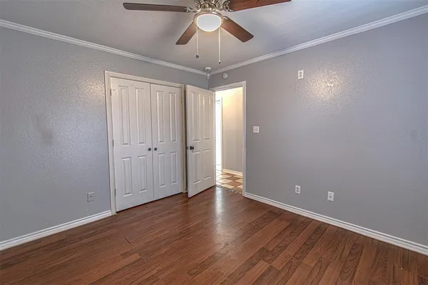 $285,000 | 348 Craddock Drive, Glenn Heights, TX 75154