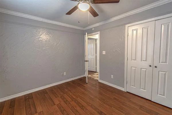 $285,000 | 348 Craddock Drive, Glenn Heights, TX 75154