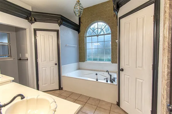 $285,000 | 348 Craddock Drive, Glenn Heights, TX 75154