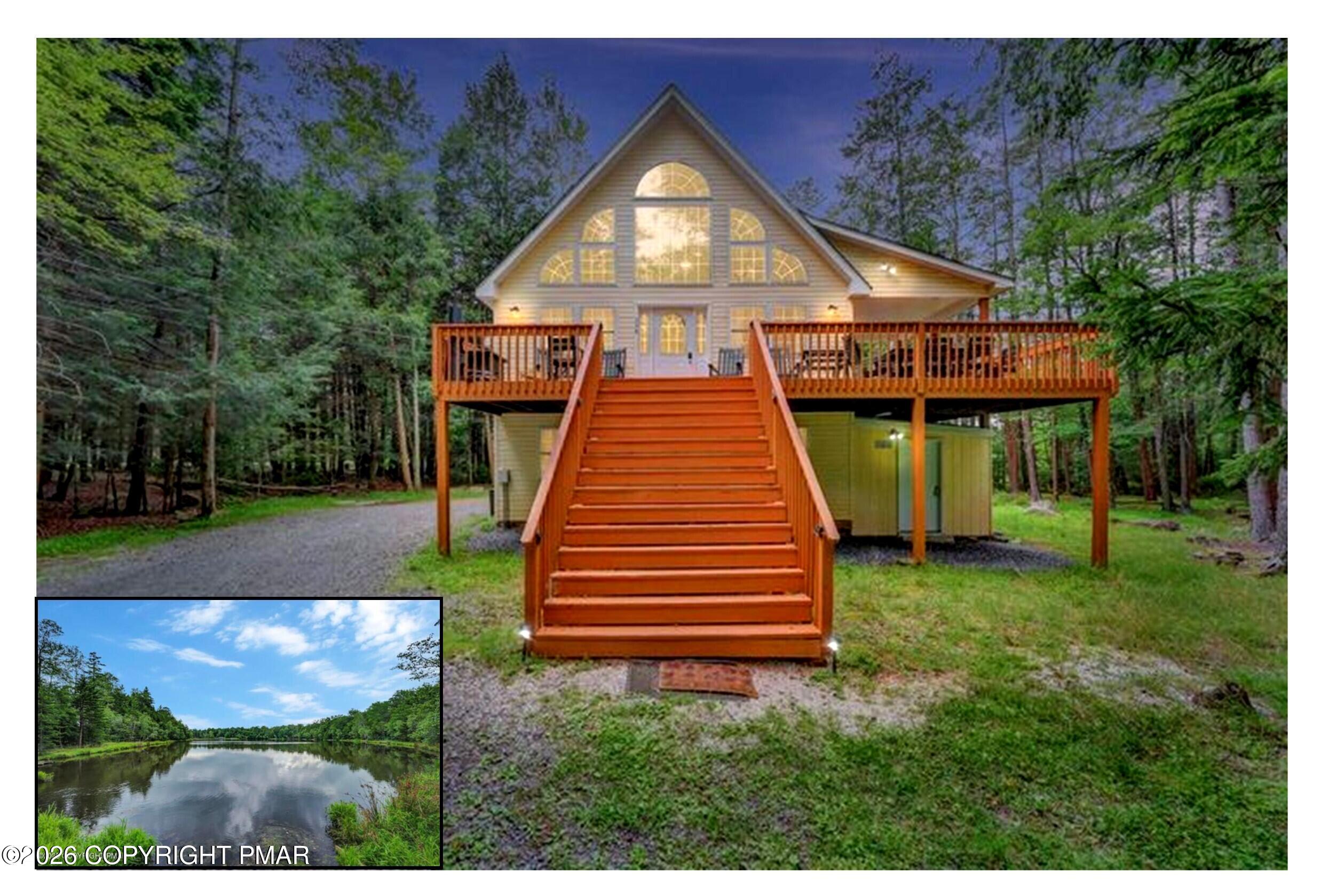 a view of a yard in front of house