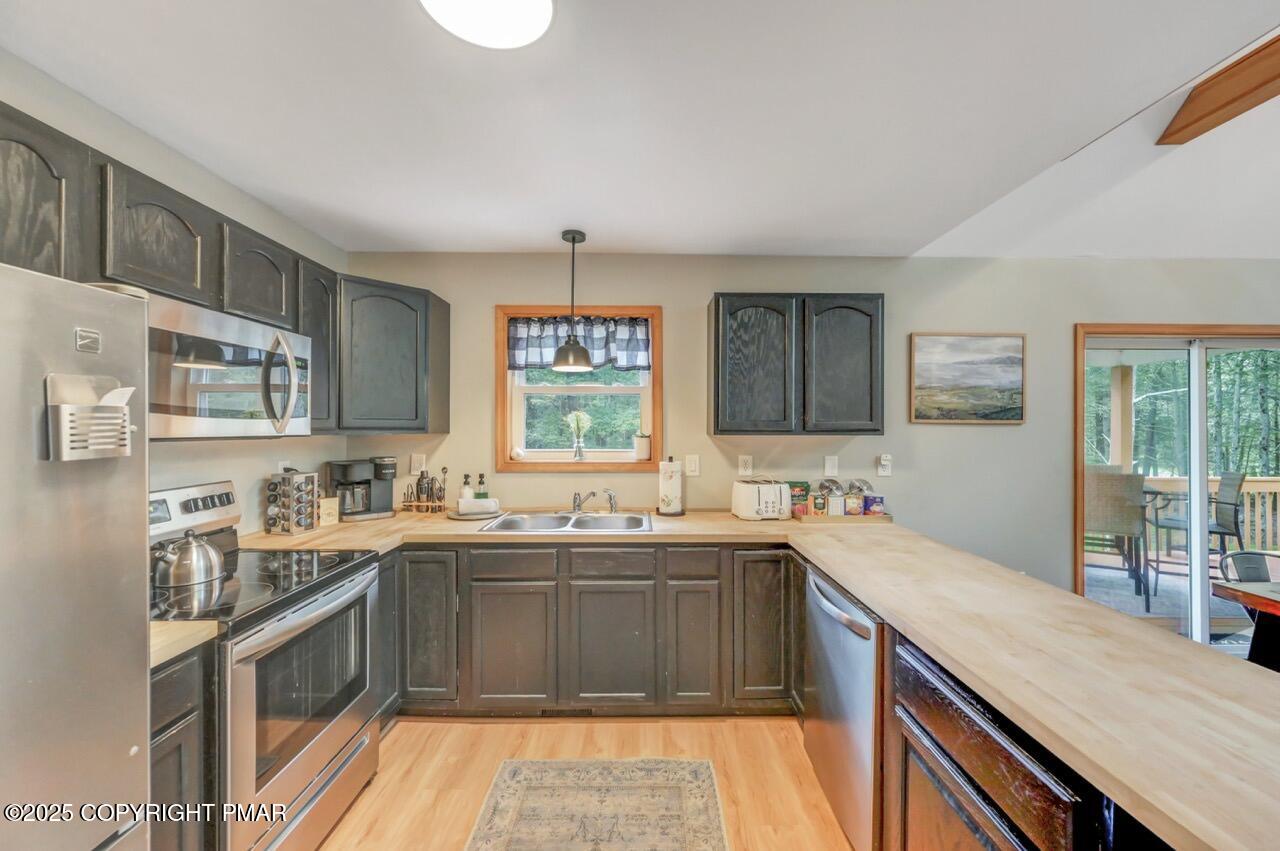 238 King Arthur Road Pocono Lake, PA 18347 - Photo 30 of 94 238 King Arthur Rd 24 Large