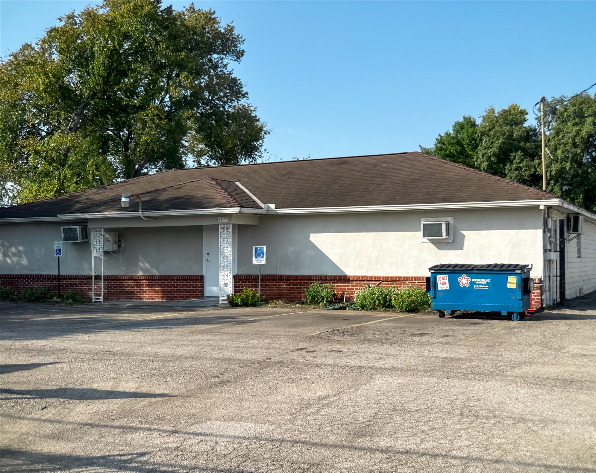 6122 Jessamine Street Houston, TX 77081 - Photo 29 of 29 Exterior front