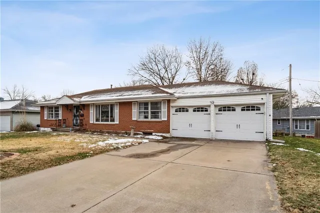 $269,900 | 3225 Northeast 47th Street, Kansas City, MO 64117