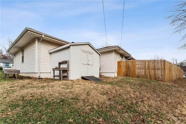 $269,900 | 3225 Northeast 47th Street, Kansas City, MO 64117