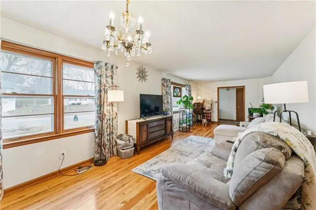 $269,900 | 3225 Northeast 47th Street, Kansas City, MO 64117