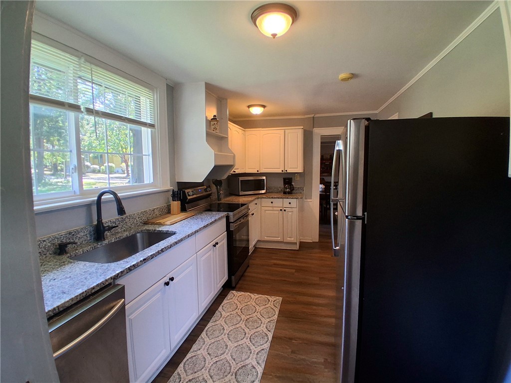 506 Pinckney Street Greenville, SC 29601 - Photo 12 of 29 Fully equipped modern kitchen with stainless steel appliances