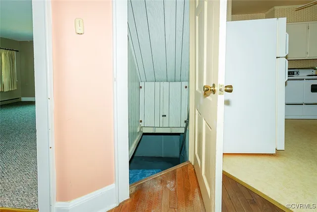 a view of a big room with an entryway