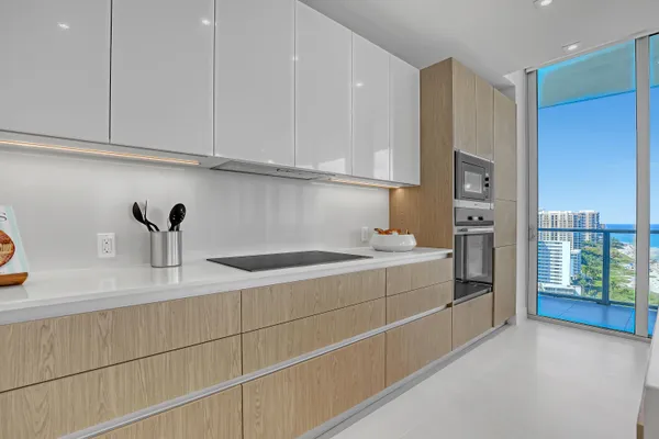 $3,200,000 | 3100 North Ocean Drive, Unit H1703, Riviera Beach, FL 33404