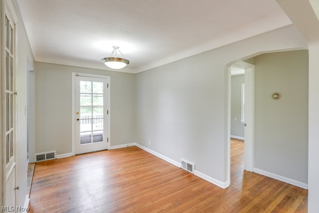 4225 Lambert Road Cleveland, OH 44121 - Photo 7 of 27