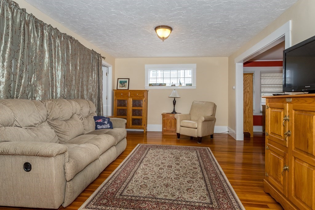 83 Colby Road Quincy, MA 02171 - Photo 4 of 18 Gallery Image 4