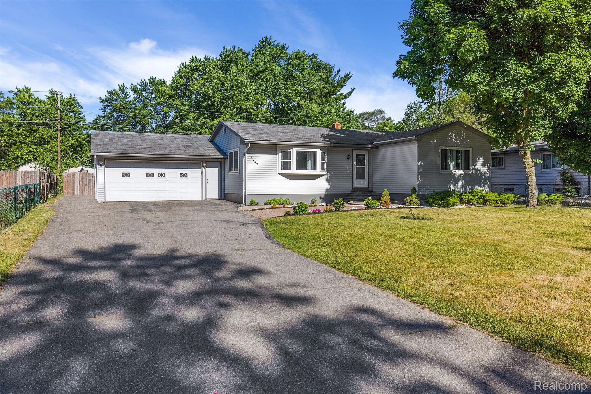 2757 Frembes Road Waterford, MI 48329 - Photo 2 of 38 Gallery Image 2