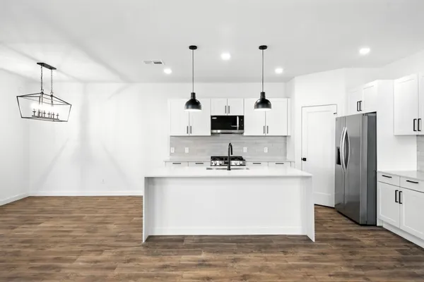 $2,385 | 1860 North Dry Cherry Lane, Unit B, Dayton, TX 77535