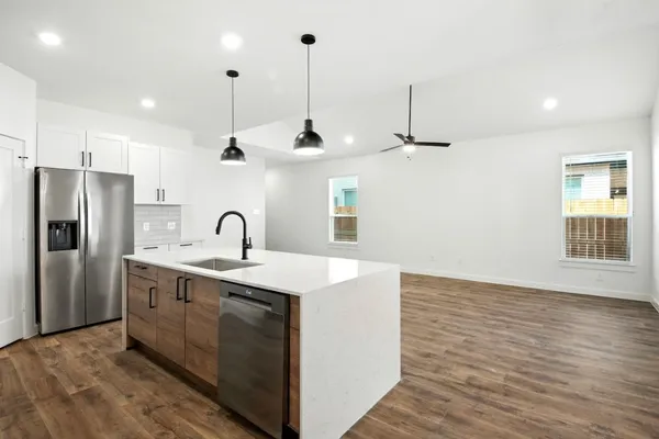 $2,385 | 1860 North Dry Cherry Lane, Unit B, Dayton, TX 77535