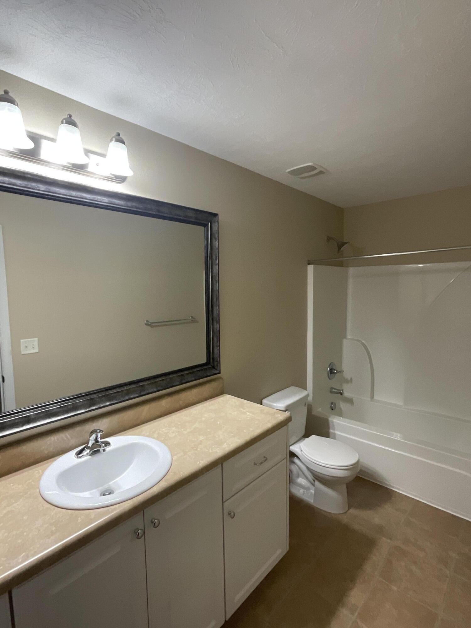 515 Scenic Drive Grovetown, GA 30813 - Photo 21 of 21 Upstairs Hall Bathroom