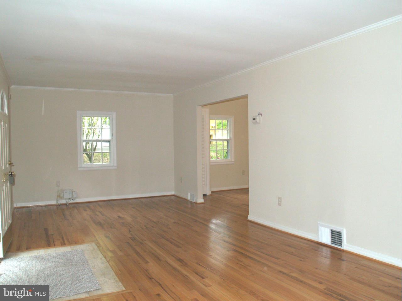11503 Dewey Road Silver Spring, MD 20906 - Photo 3 of 27 Living Room