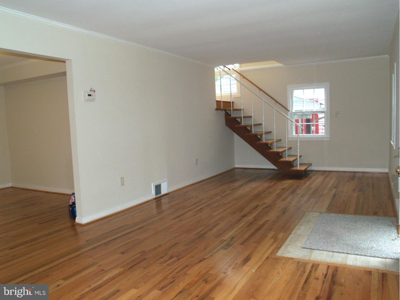 11503 Dewey Road Silver Spring, MD 20906 - Photo 5 of 27 Living Room