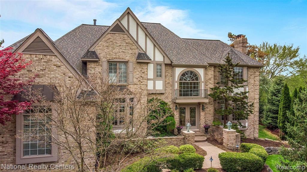 801 Peach Tree Lane Rochester Hills, MI 48306 - Photo 1 of 54