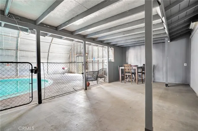 a view of livingroom with furniture