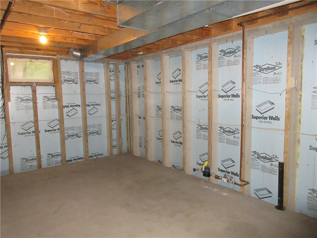 101 Springhouse Drive Butler, PA 16001 - Photo 14 of 19 Gallery Image 14