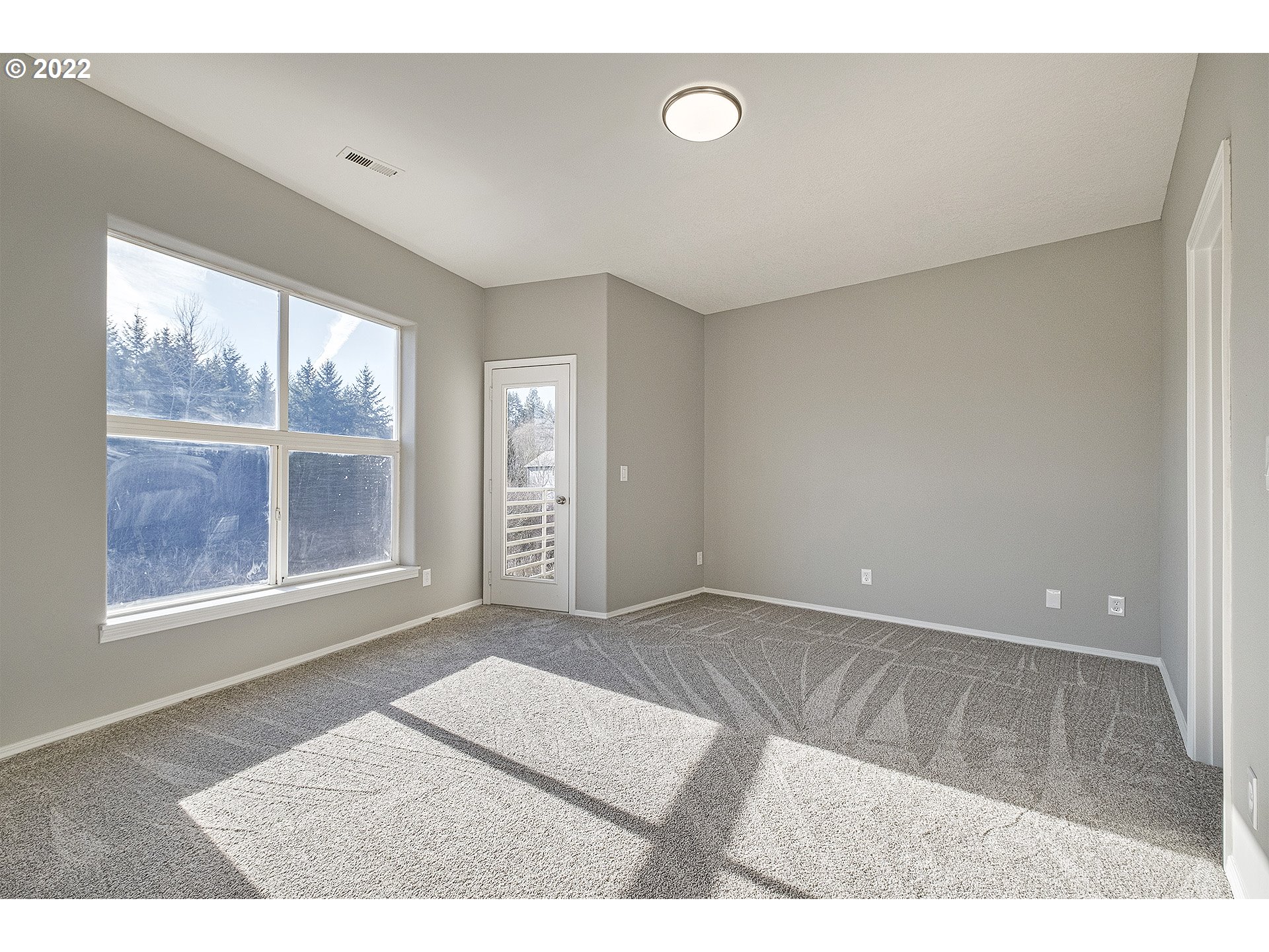 15718 Southwest Flagstone Drive Beaverton, OR 97007 - Photo 19 of 32 a view interior of the house and window