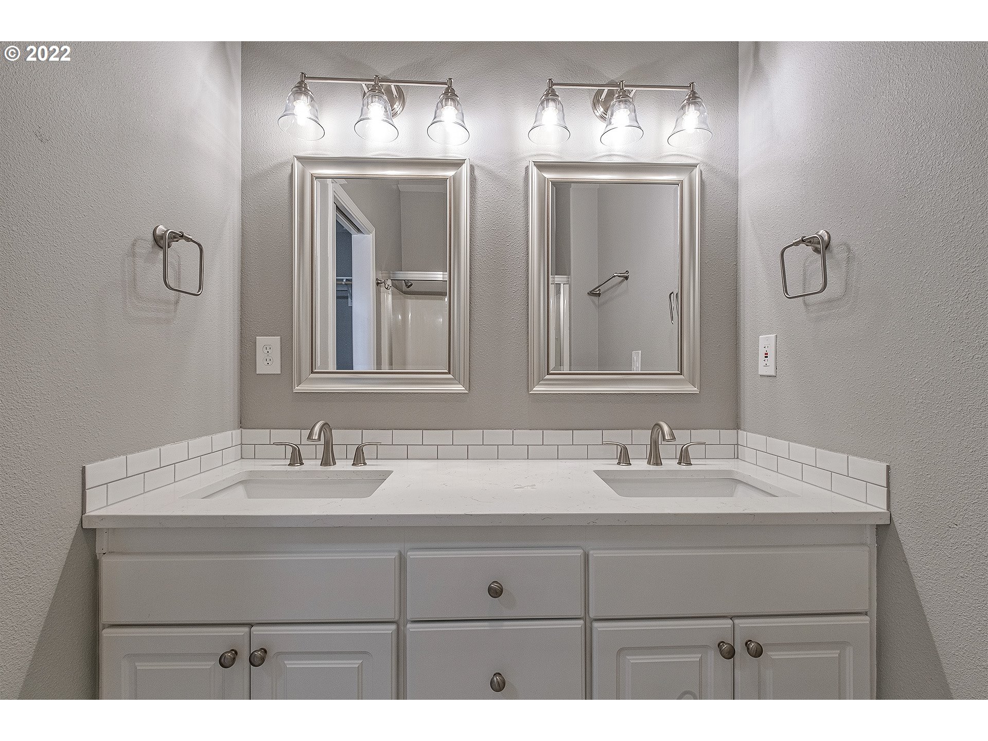 15718 Southwest Flagstone Drive Beaverton, OR 97007 - Photo 24 of 32 a bathroom with double vanity sinks and a mirror