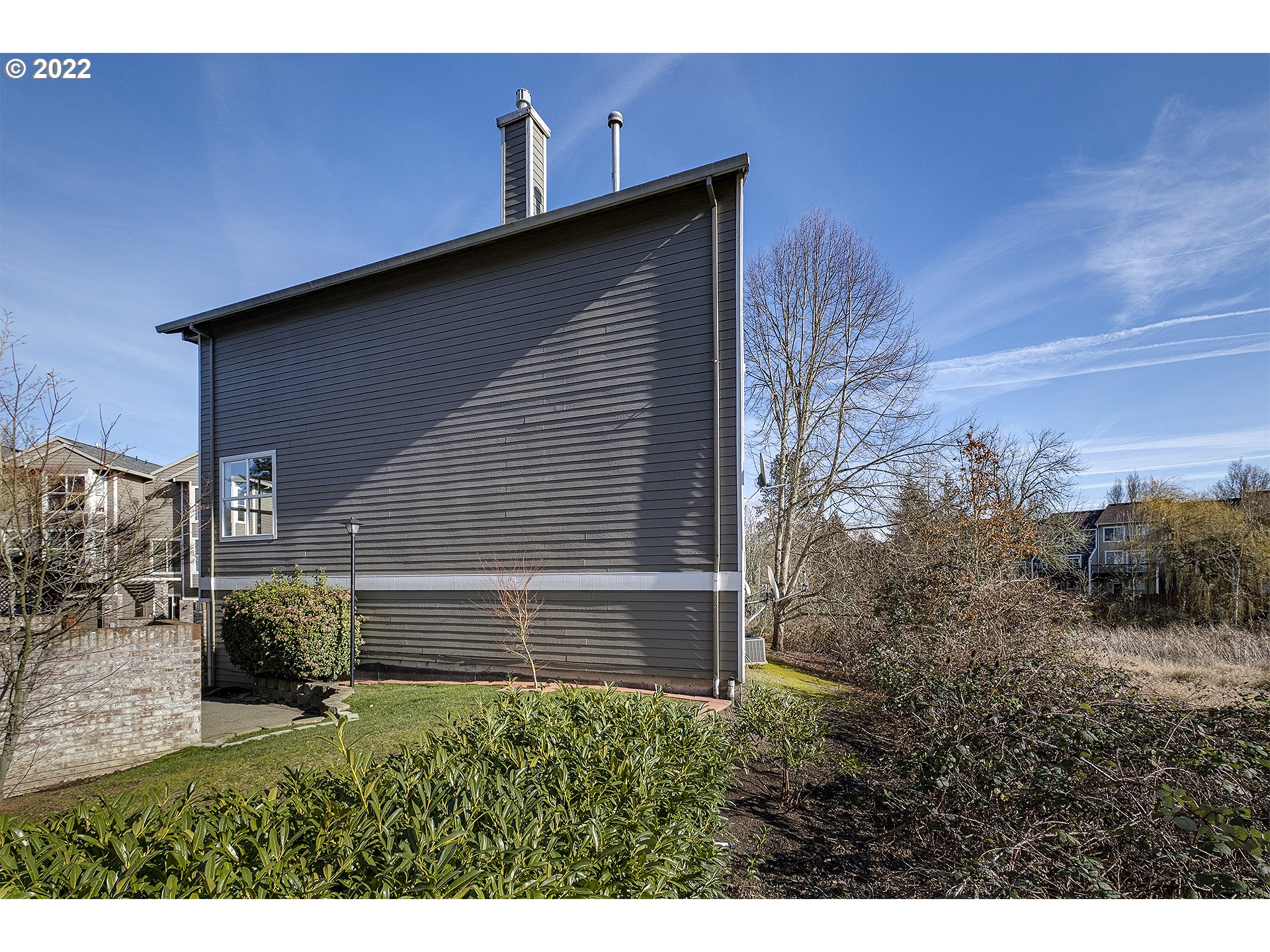 15718 Southwest Flagstone Drive Beaverton, OR 97007 - Photo 32 of 32 a backyard of a house with lots of green space