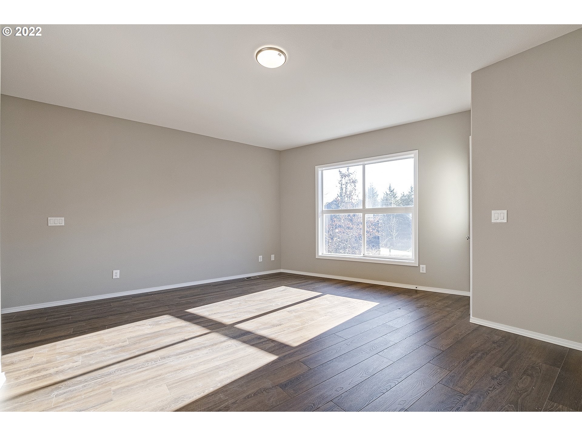 15718 Southwest Flagstone Drive Beaverton, OR 97007 - Photo 6 of 32 a view of an empty room and window