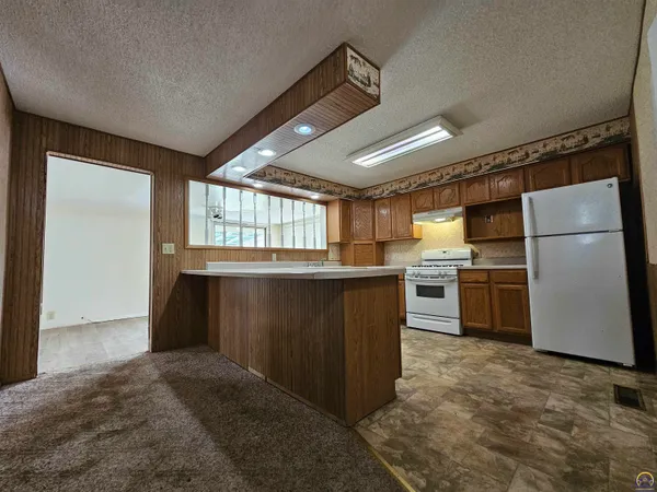 $75,000 | 221 East Lincoln Street, Madison, KS 66860