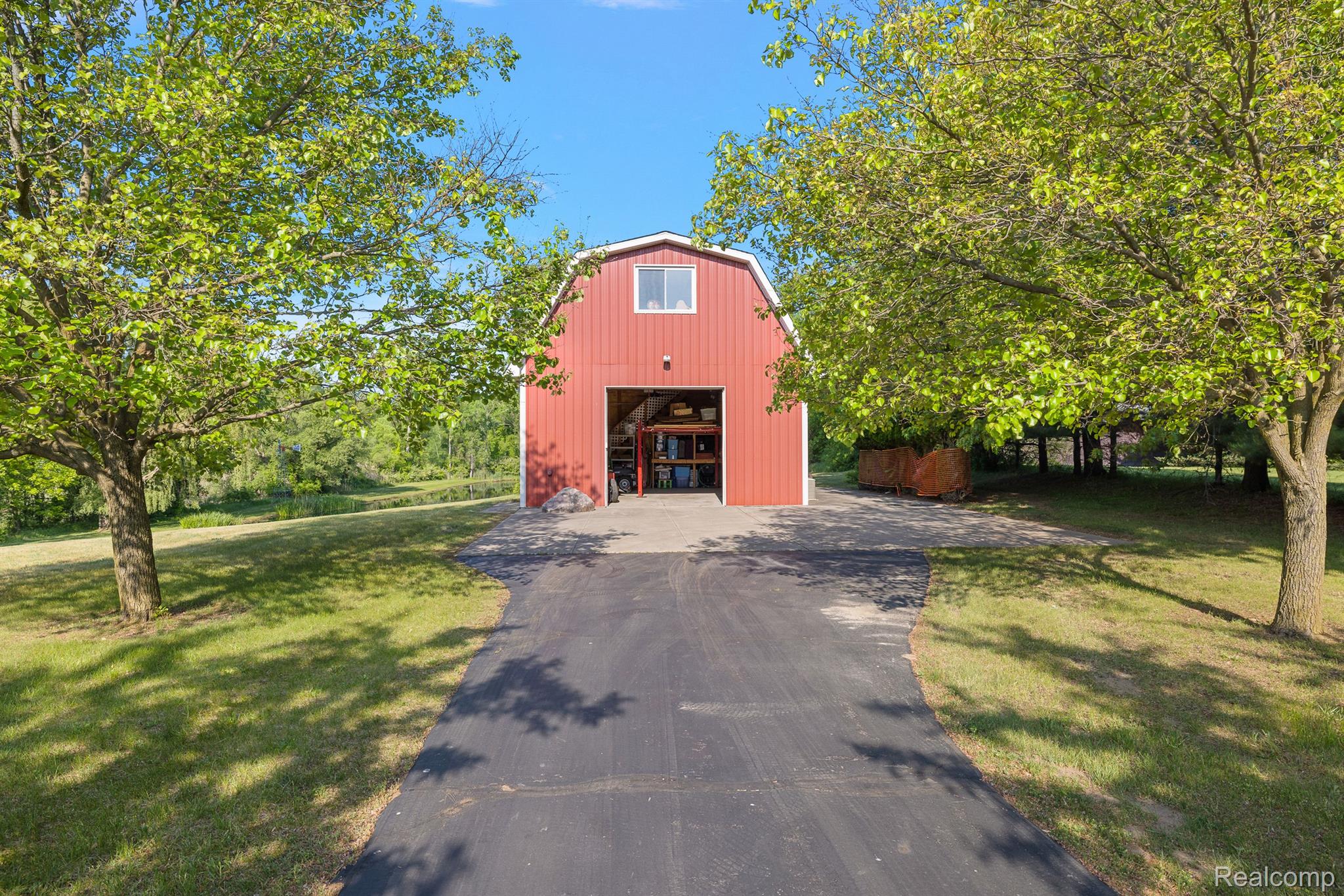 10345 Hadley Road Clarkston, MI 48348 - Photo 46 of 61 What a barn!