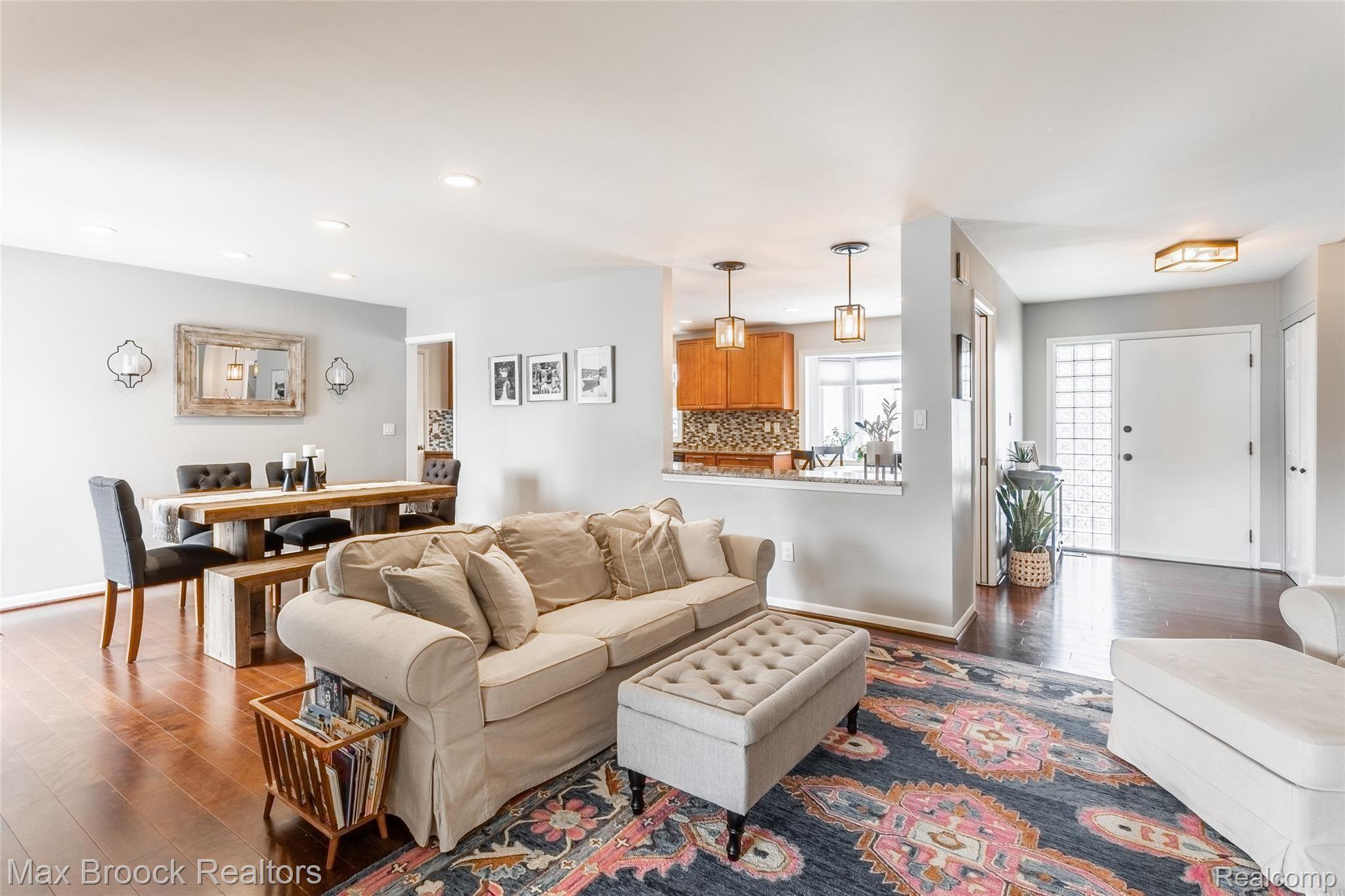 7038 Springridge Road West Bloomfield, MI 48322 - Photo 4 of 24 3.jpg