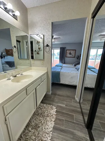 a en suite bathroom with sink and mirror